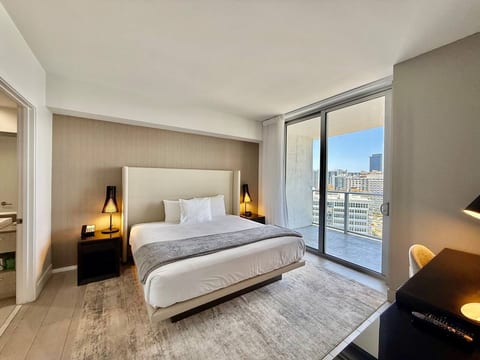 3BR Luxury Beachside Condo 𝙗𝙮 𝙎𝙏𝘼𝙔-𝙏𝙊𝘿𝘼𝙔 | Balcony & Water-Views