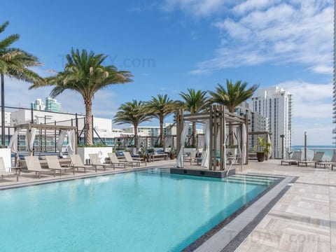 3BR Luxury Beachside Condo 𝙗𝙮 𝙎𝙏𝘼𝙔-𝙏𝙊𝘿𝘼𝙔 | Balcony & Water-Views