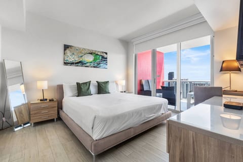 Waterfront Luxury w Ocean-view 𝙗𝙮 𝙎𝙏𝘼𝙔-𝙏𝙊𝘿𝘼𝙔 | Beachwalk Penthouse