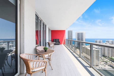 Waterfront Luxury w Ocean-view 𝙗𝙮 𝙎𝙏𝘼𝙔-𝙏𝙊𝘿𝘼𝙔 | Beachwalk Penthouse
