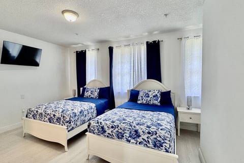 Sunny Townhome Near Ocean – Walk to Sand in 5 min! 𝙗𝙮 𝙎𝙏𝘼𝙔-𝙏𝙊𝘿𝘼𝙔 | Townhome