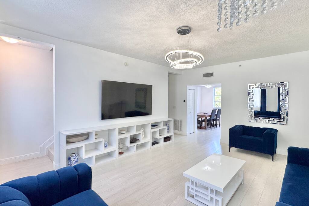 sunny-townhome-near-ocean-walk-to-sand-in-5-min!-or-townhome/