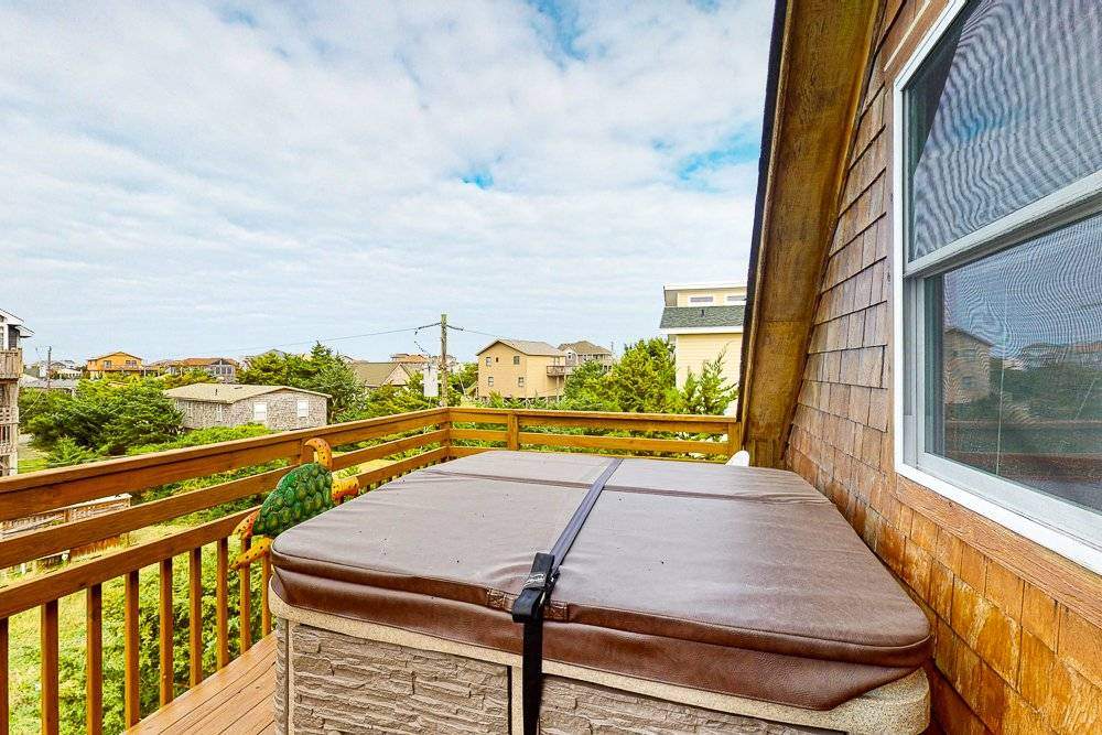 unique-oceanside-4-bedrooms-home/