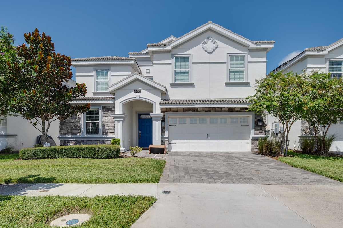 Epic Star Wars Theater, Mario Game Room & Pool image 1