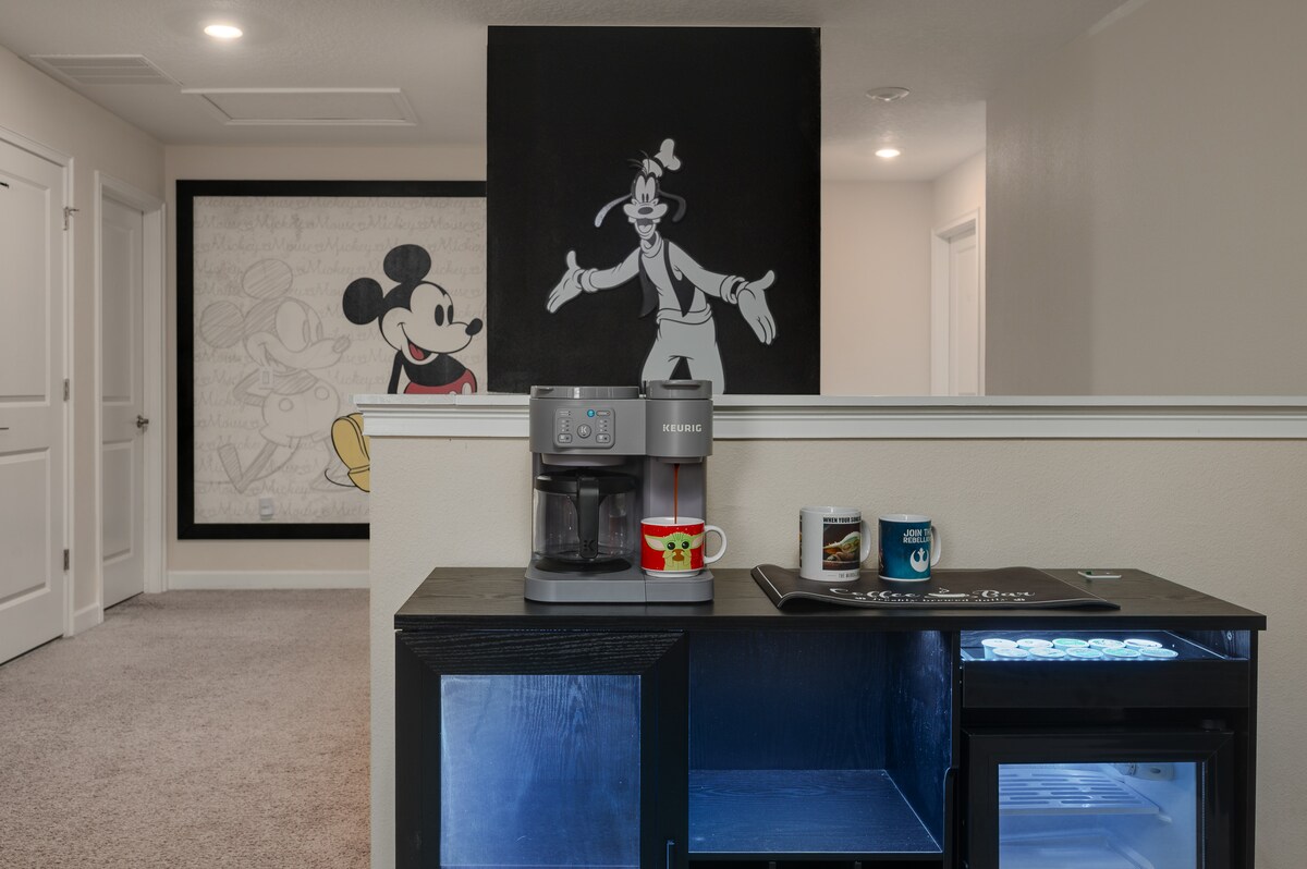 Epic Star Wars Theater, Mario Game Room & Pool image 5