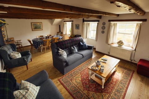 Charming Upper Solva Cottage by Beaches & Harbour