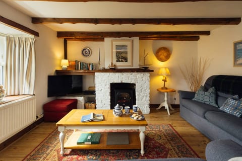 Charming Upper Solva Cottage by Beaches & Harbour