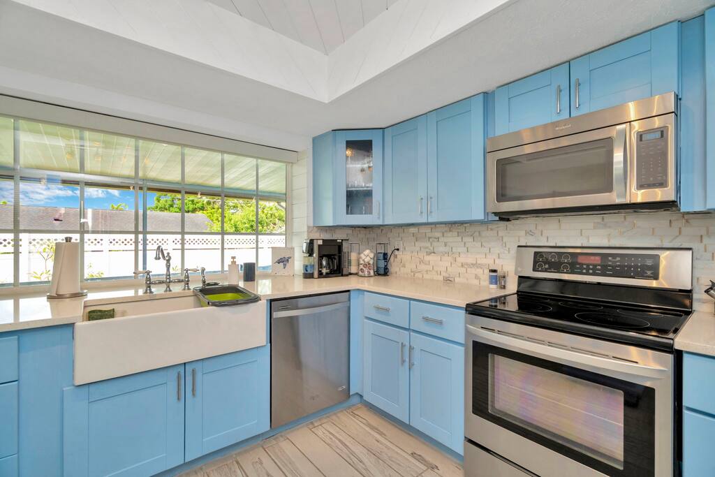 apollo-beach-oasis-3br-home-w-fire-pit-and-bbq/