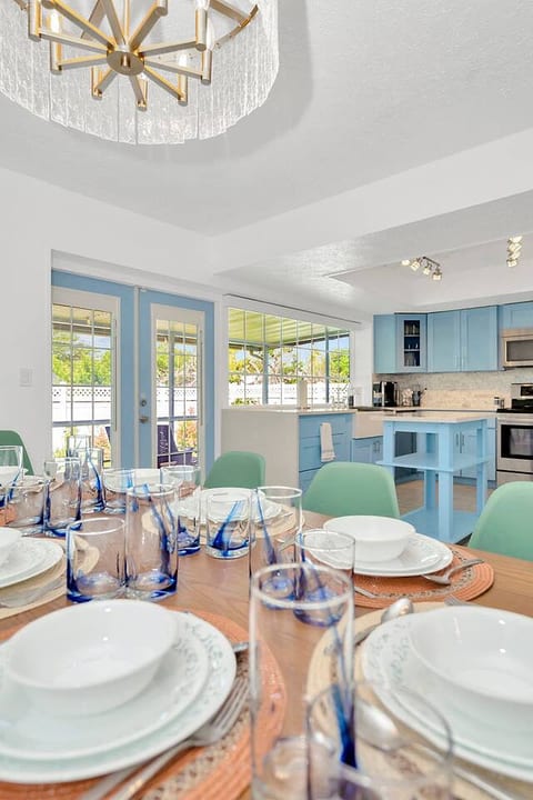 Apollo Beach Oasis – 3BR Home w/ Fire Pit & BBQ