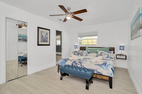 Apollo Beach Oasis – 3BR Home w/ Fire Pit & BBQ