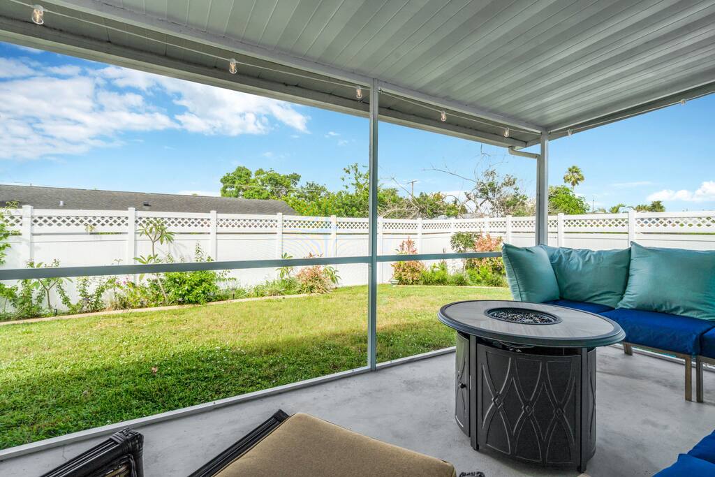 apollo-beach-oasis-3br-home-w-fire-pit-and-bbq/