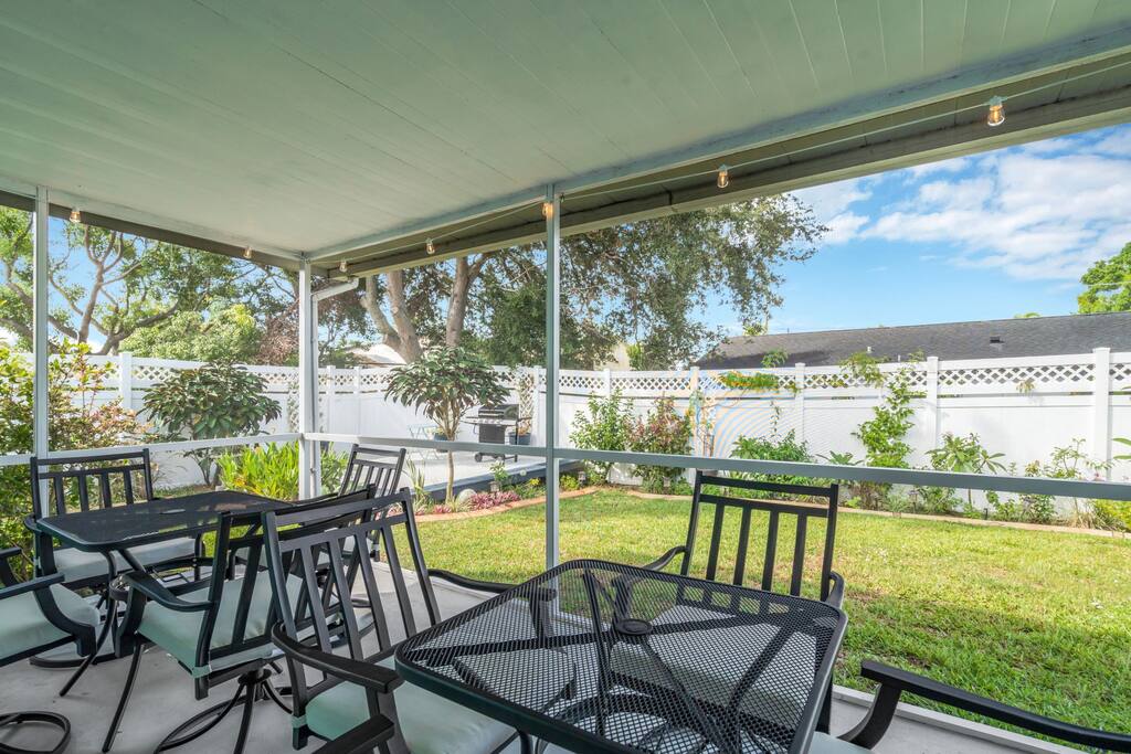 apollo-beach-oasis-3br-home-w-fire-pit-and-bbq/