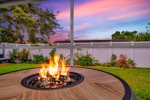 Apollo Beach Oasis – 3BR Home w/ Fire Pit & BBQ