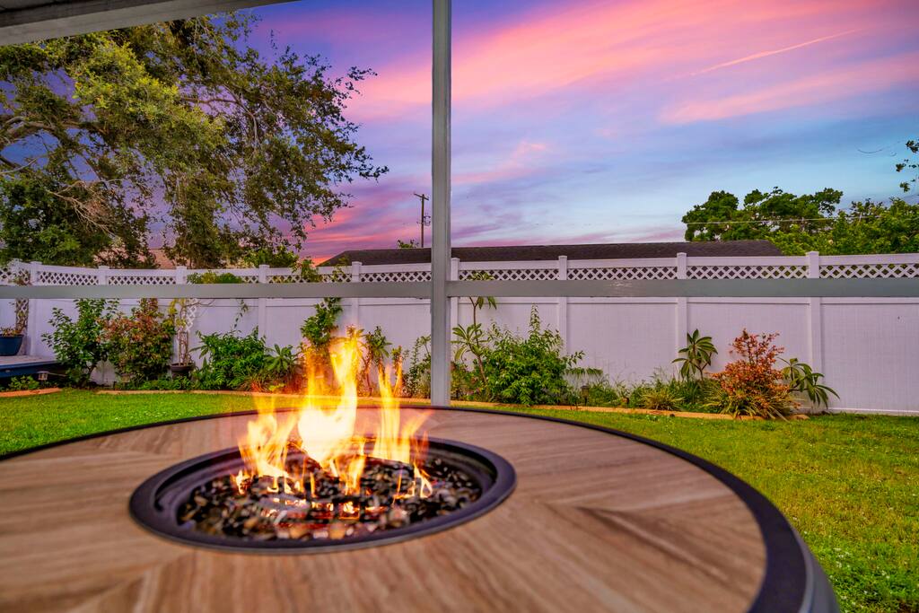 apollo-beach-oasis-3br-home-w-fire-pit-and-bbq/
