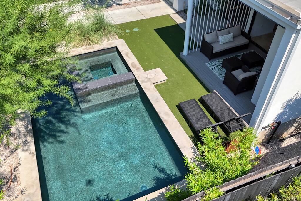 the-lunith-retreat-or-luxury-stay-w-pool-and-spa/