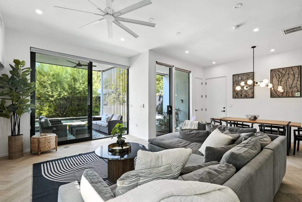 the-lunith-retreat-or-luxury-stay-w-pool-and-spa/