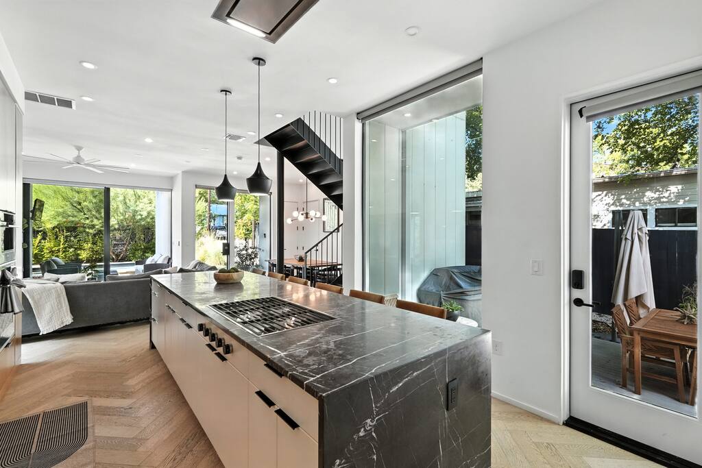 the-lunith-retreat-or-luxury-stay-w-pool-and-spa/