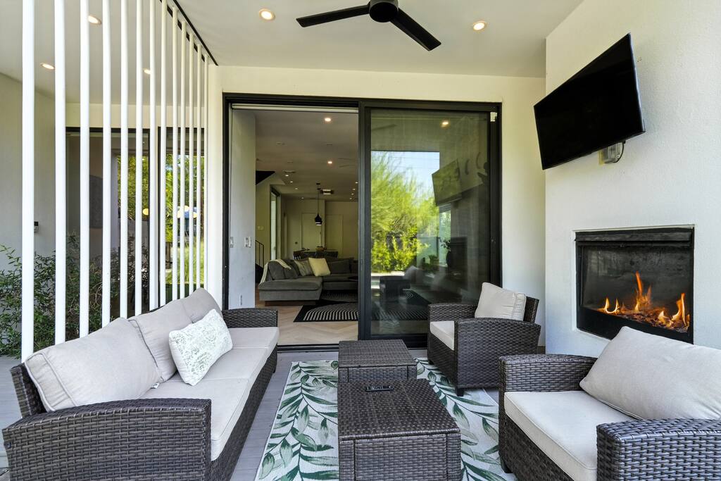 the-lunith-retreat-or-luxury-stay-w-pool-and-spa/