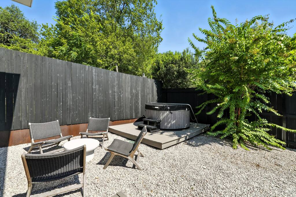 the-lunith-retreat-or-stylish-casita-w-hot-tub/