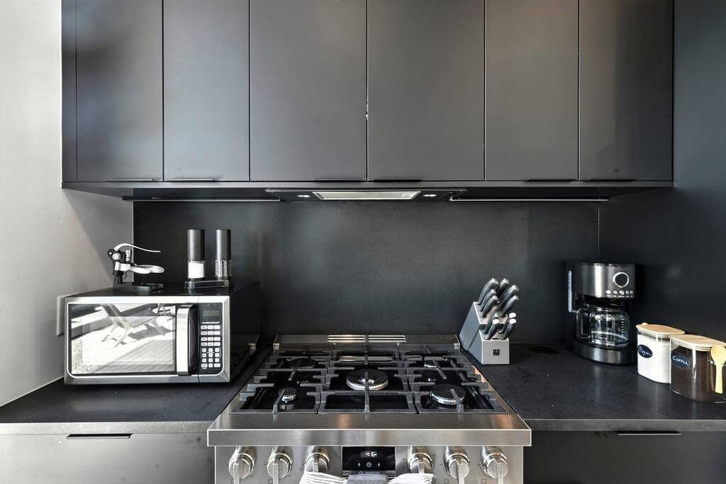 the-lunith-retreat-or-stylish-casita-w-hot-tub/