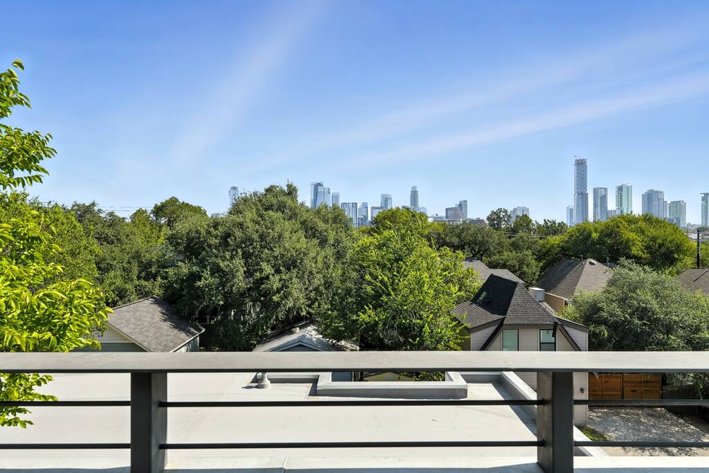 the-lunith-retreat-or-stylish-casita-w-hot-tub/