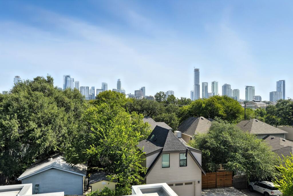 the-lunith-retreat-or-stylish-casita-w-hot-tub/