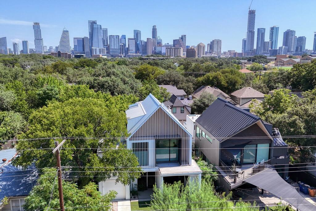 the-lunith-retreat-or-stylish-casita-w-hot-tub/