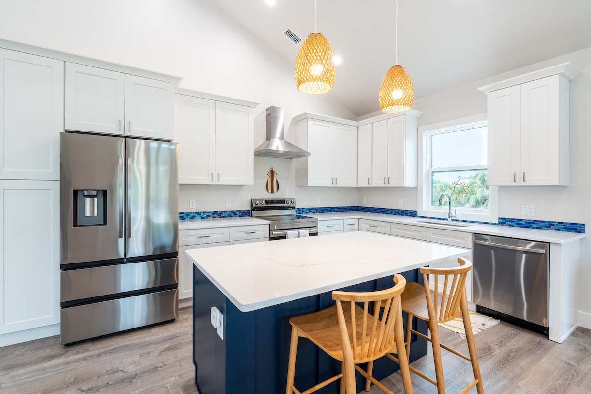 Coastal Sol Beach House - new home on Palm Island! image 4