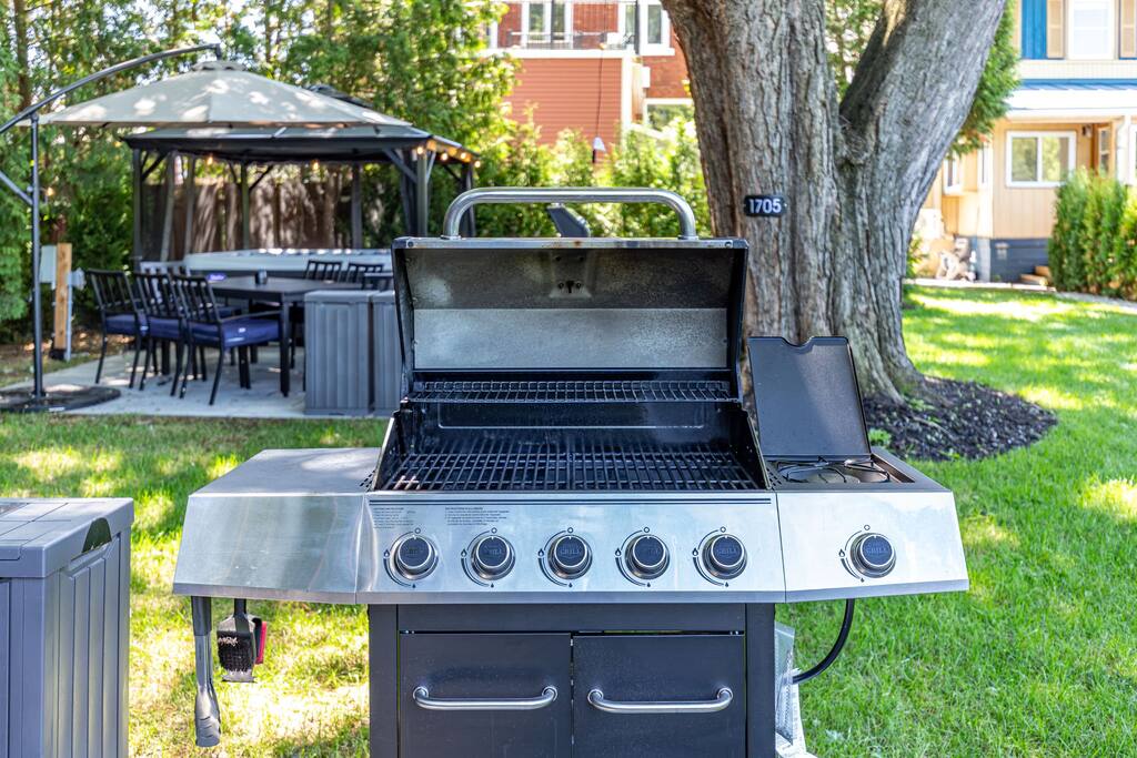 escapade-chambly-i-4br-+-spa/