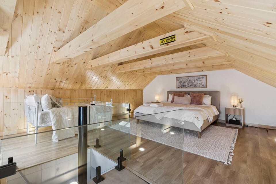 Unique Attic "Nest Retreat" Bedroom