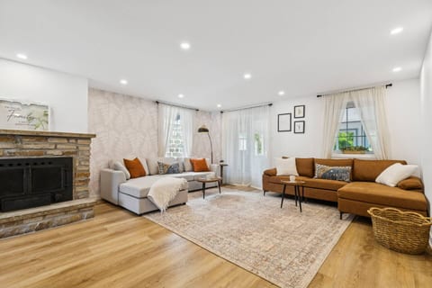 Escapade Chambly | 4BR Spa Retreat