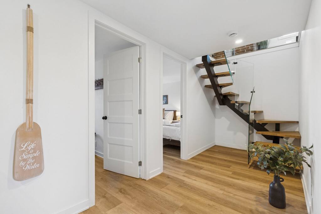 escapade-chambly-i-8br-lake-and-spa/