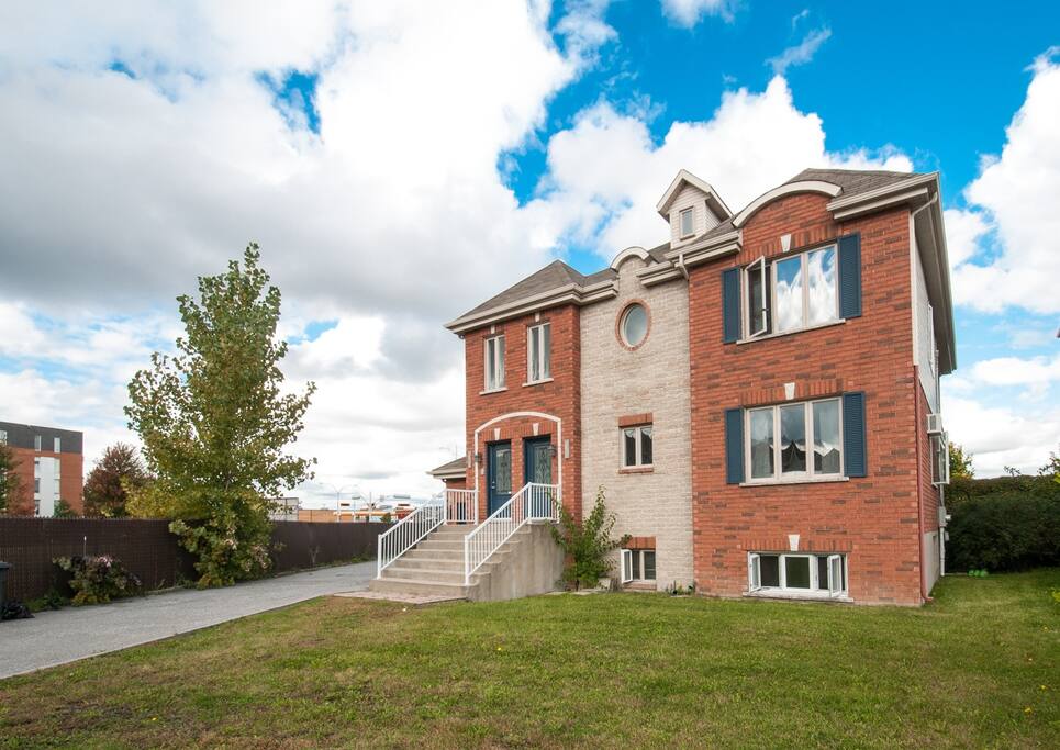 cozy-2br-apt-in-dix30-close-2-dt/