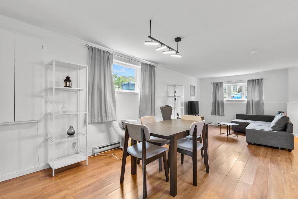 cozy-2br-apt-in-dix30-close-2-dt/