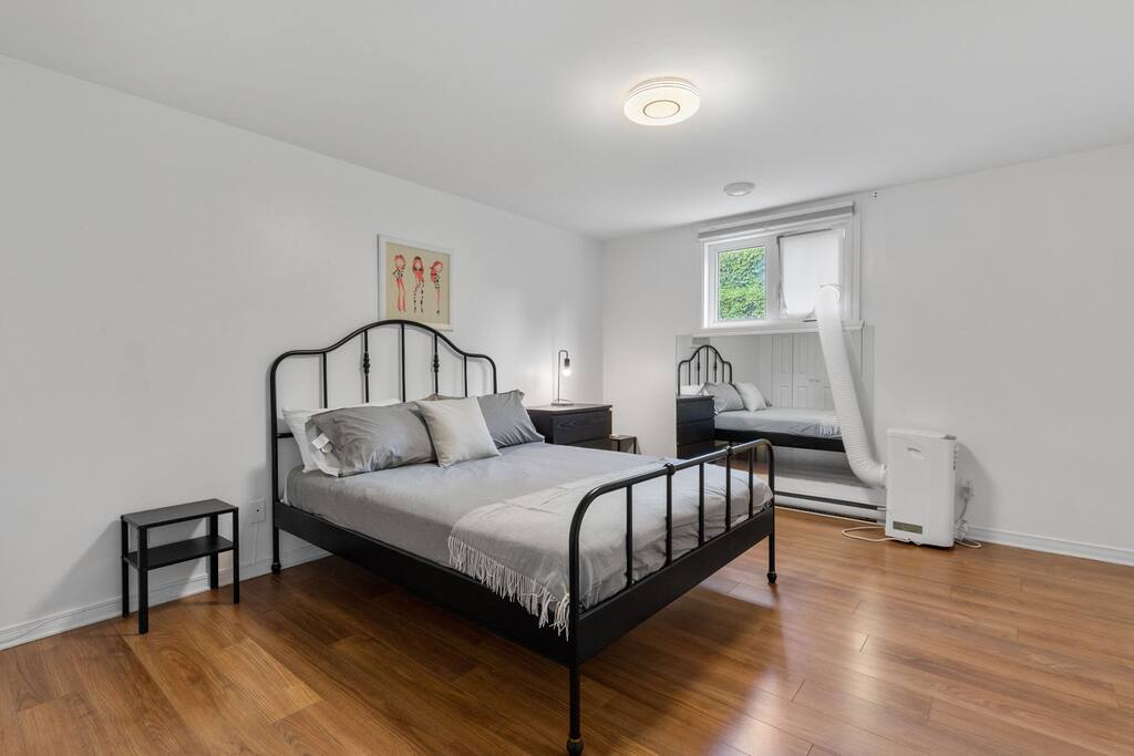 cozy-2br-apt-in-dix30-close-2-dt/