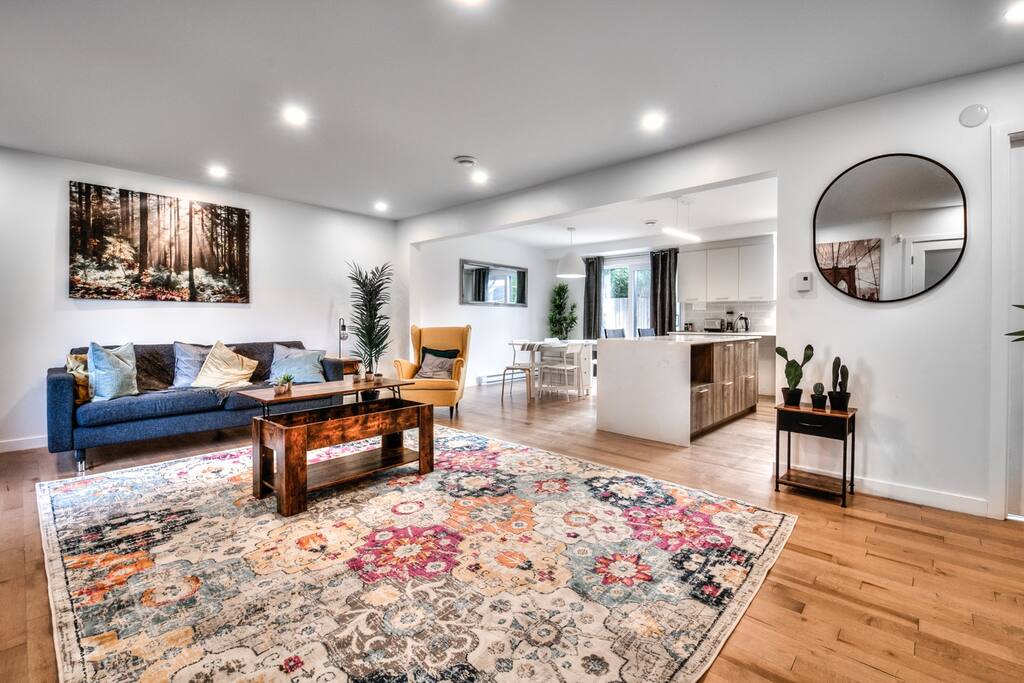 spacious-home-w-backyard-and-sun-loungers/