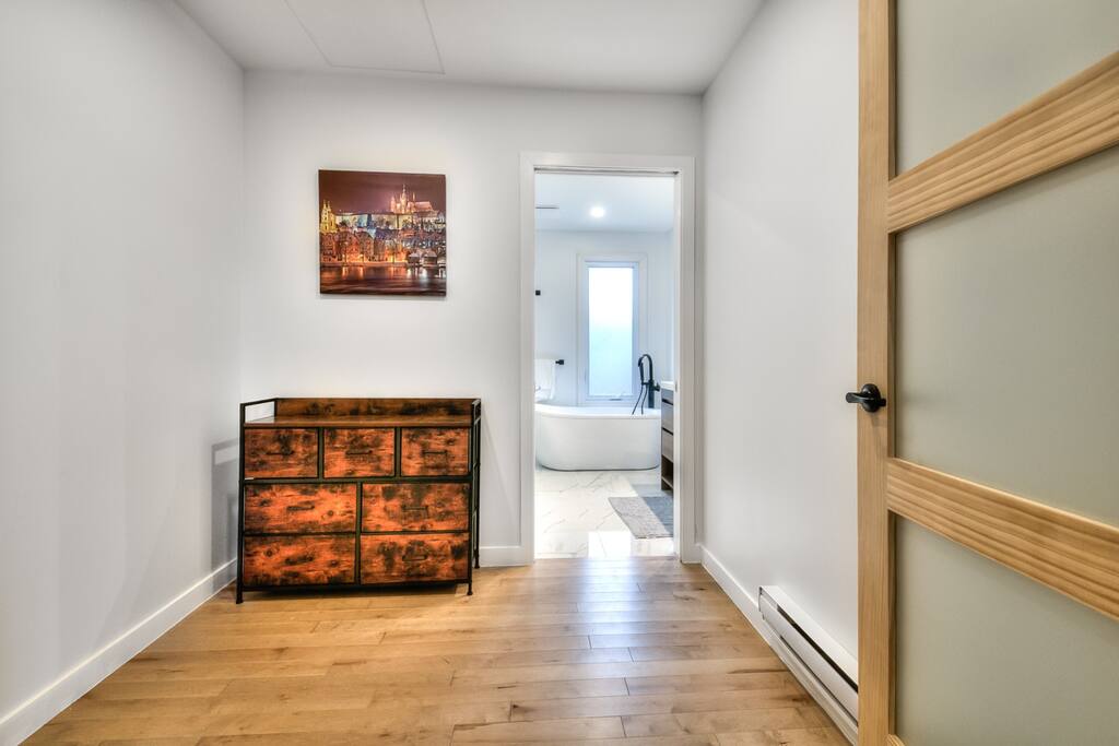 spacious-home-w-backyard-and-sun-loungers/