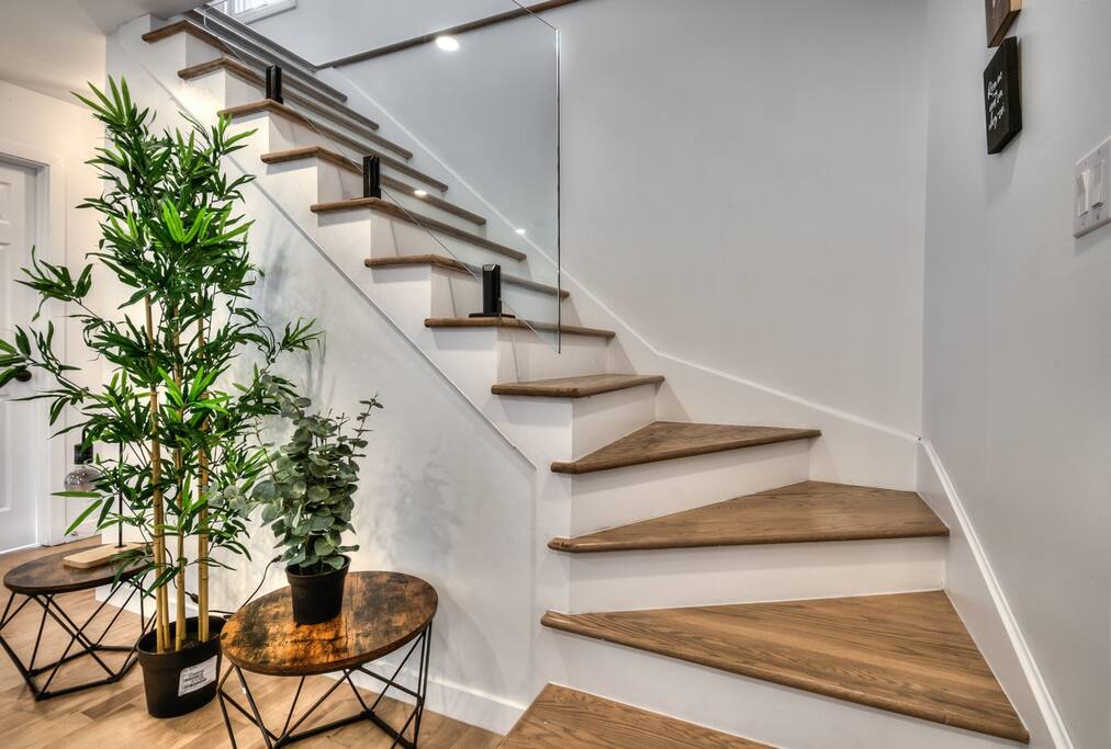 spacious-home-w-backyard-and-sun-loungers/