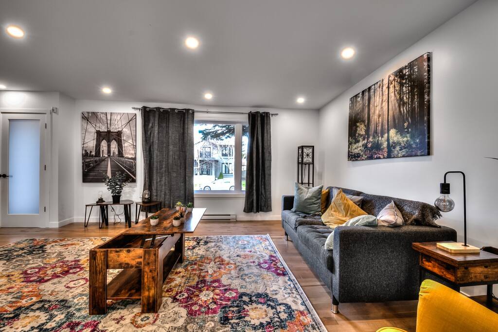 spacious-home-w-backyard-and-sun-loungers/