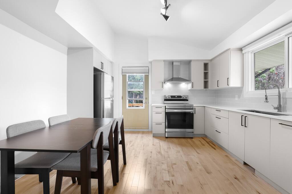 family-friendly-escape-walk-to-shops-and-fun/