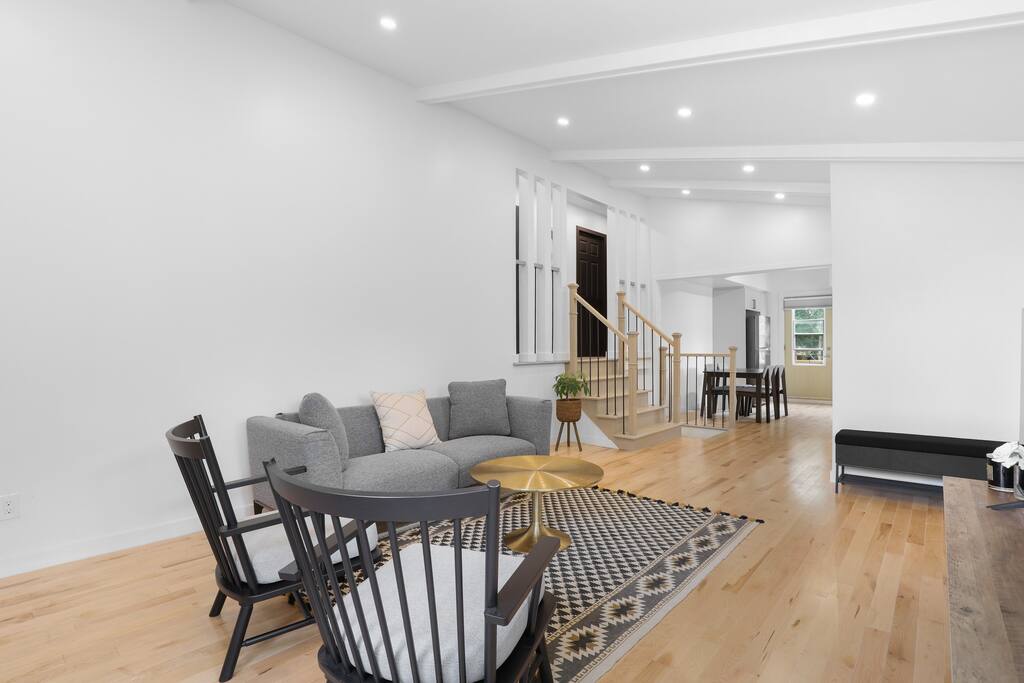 family-friendly-escape-walk-to-shops-and-fun/