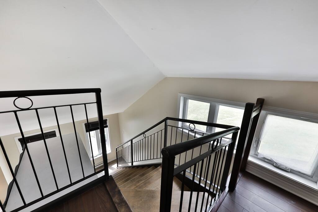 spacious-condo-w-balcony-and-living-space/