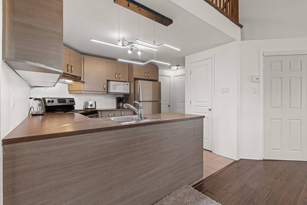 spacious-condo-w-balcony-and-living-space/