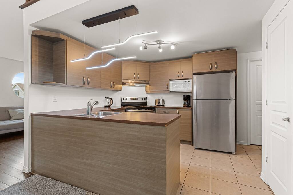 spacious-condo-w-balcony-and-living-space/