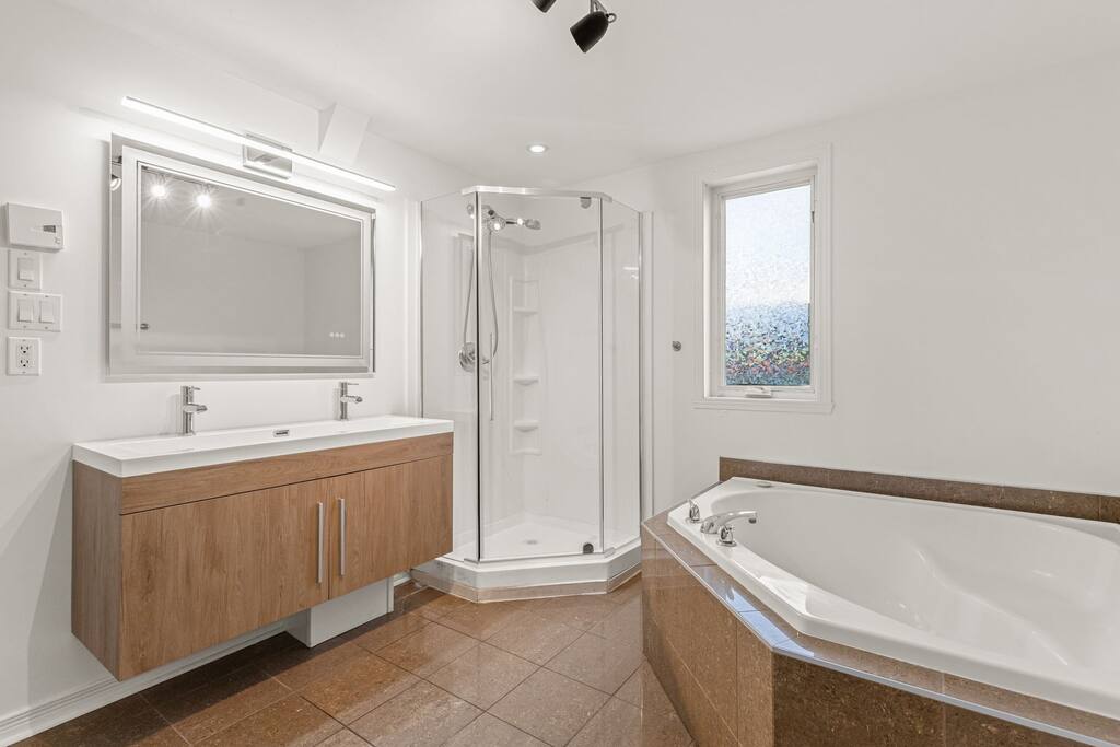 spacious-condo-w-balcony-and-living-space/