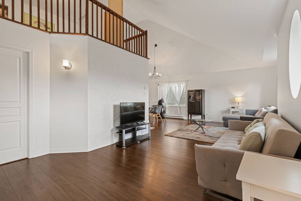 spacious-condo-w-balcony-and-living-space/