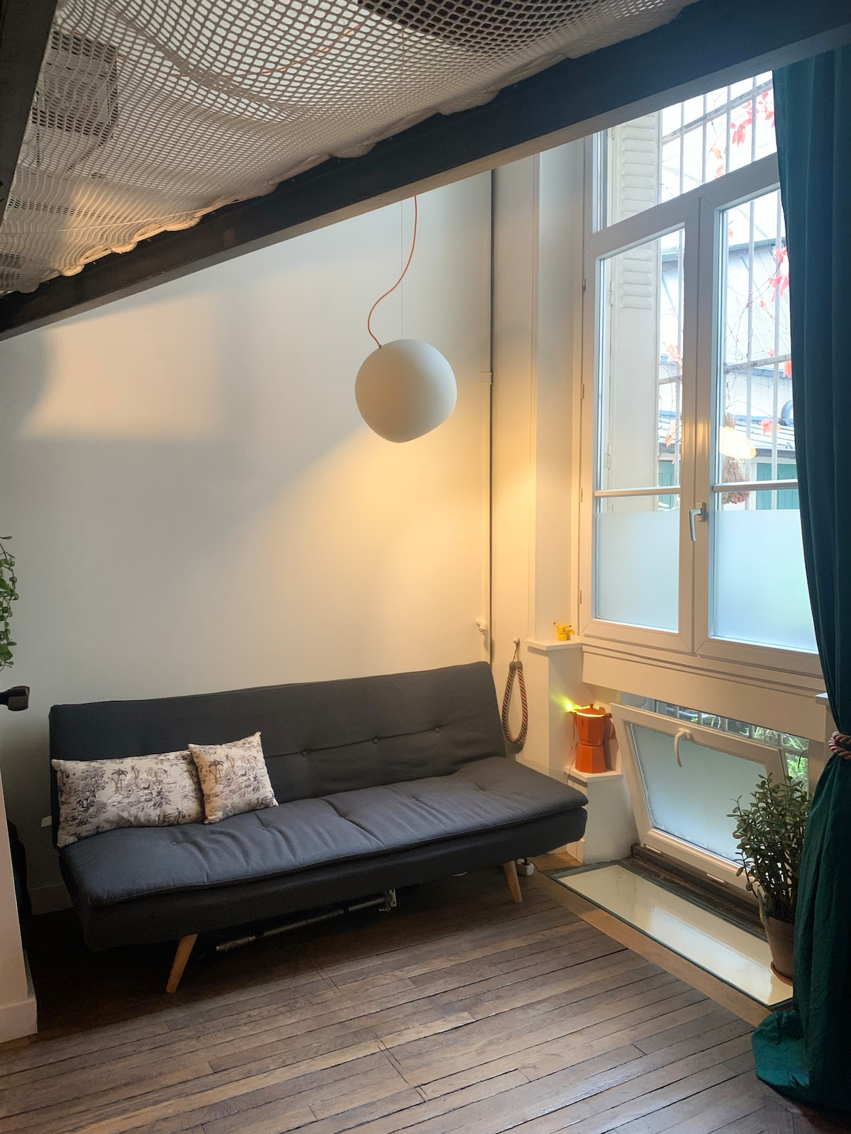 Atypical 28 m2 apartment in Paris