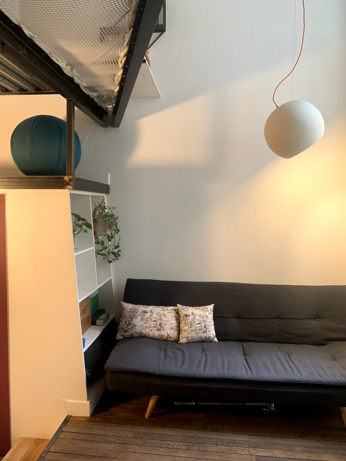Atypical 28 m2 apartment in Paris