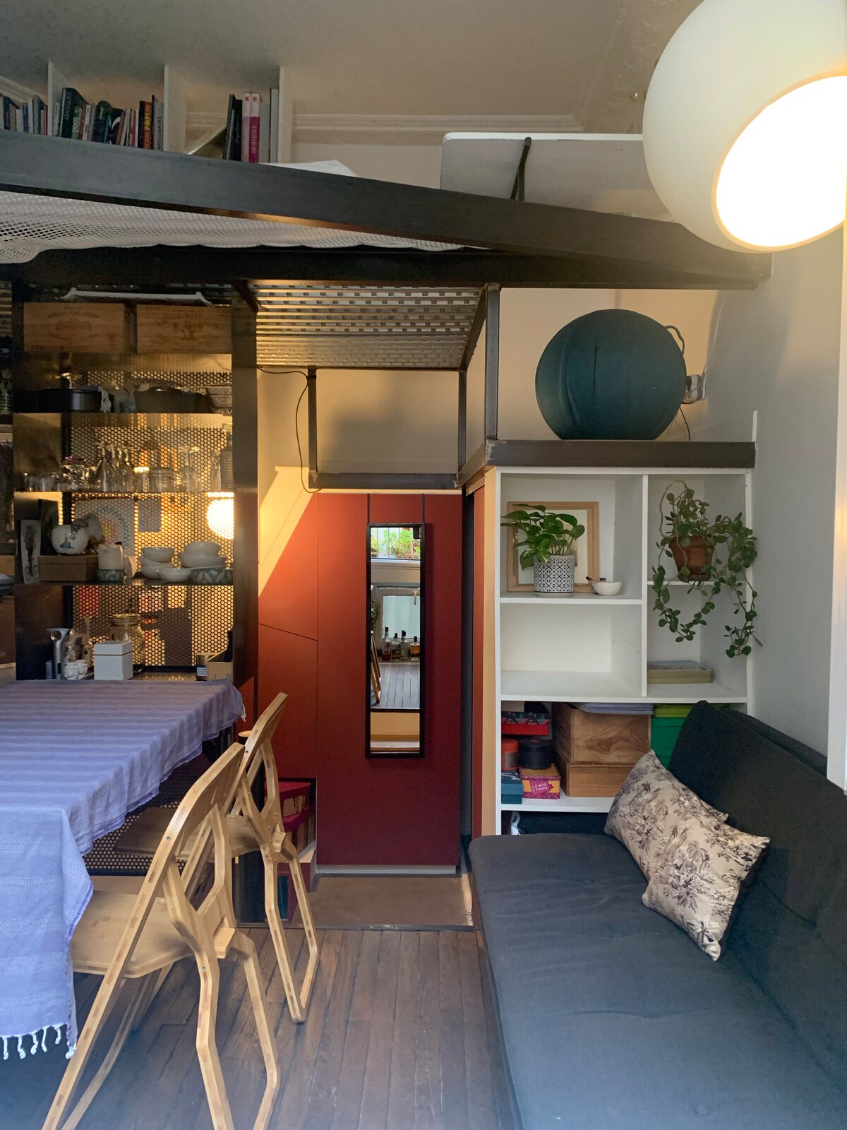 Atypical 28 m2 apartment in Paris