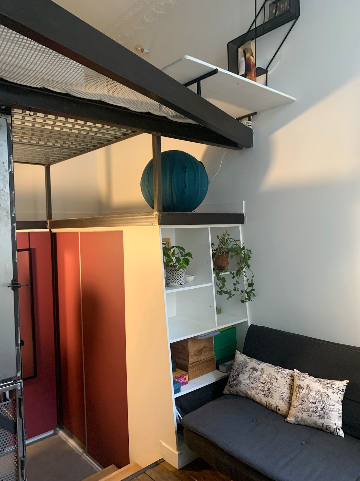 Atypical 28 m2 apartment in Paris